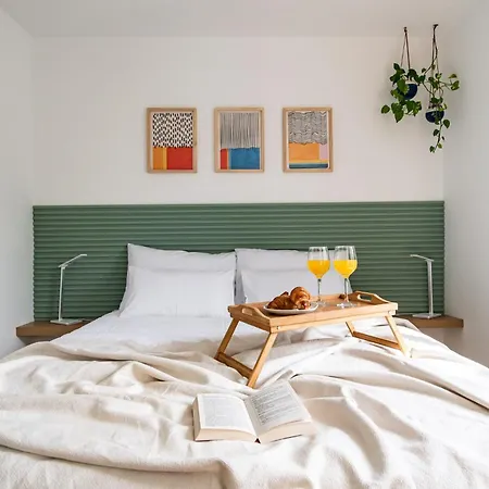 The Base - Bright 2br, Near Old Town, Walk To