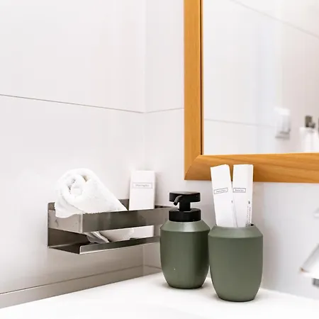 The Base - Bright 2br, Near Old Town, Walk To *