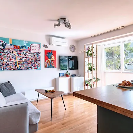 Apartment The Base - Bright 2br, Near Old Town, Walk To