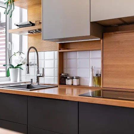 The Base - Bright 2br, Near Old Town, Walk To 아파트