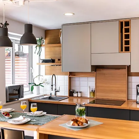The Base - Bright 2br, Near Old Town, Walk To * 두브로브니크