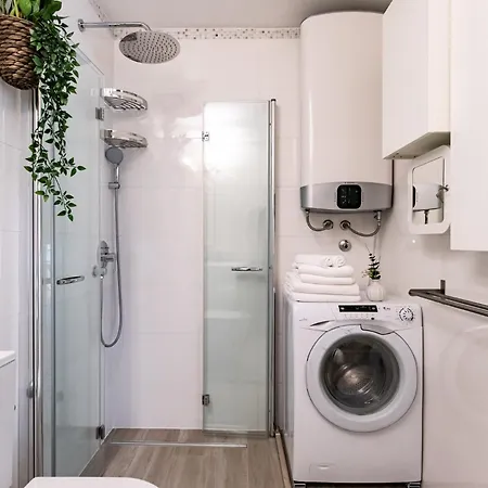 The Base - Bright 2br, Near Old Town, Walk To 아파트