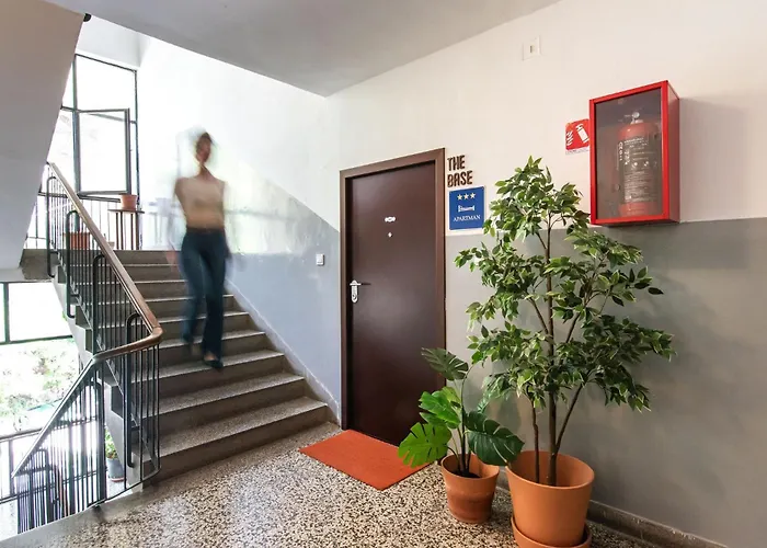 The Base - Bright 2br, Near Old Town, Walk To 아파트 *