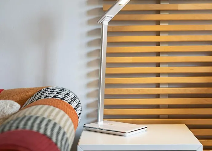 The Base - Bright 2br, Near Old Town, Walk To Апартаменты *