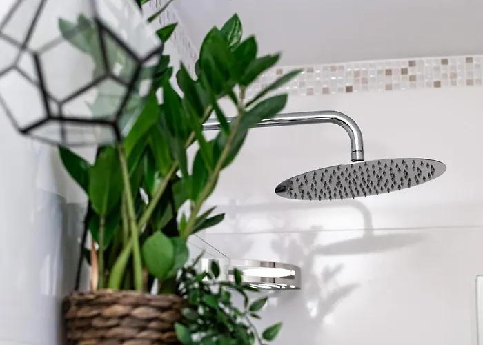 Апартаменты The Base - Bright 2br, Near Old Town, Walk To