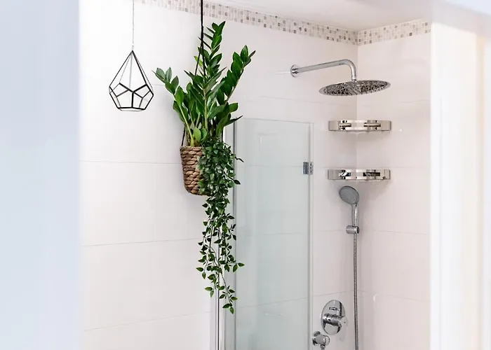 The Base - Bright 2br, Near Old Town, Walk To Апартаменты