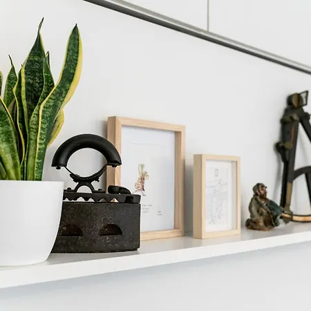 The Base - Bright 2br, Near Old Town, Walk To