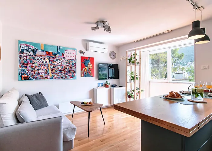Apartament The Base - Bright 2br, Near Old Town, Walk To