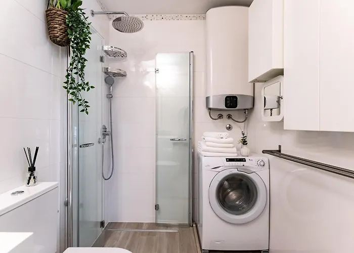 The Base - Bright 2br, Near Old Town, Walk To Apartament